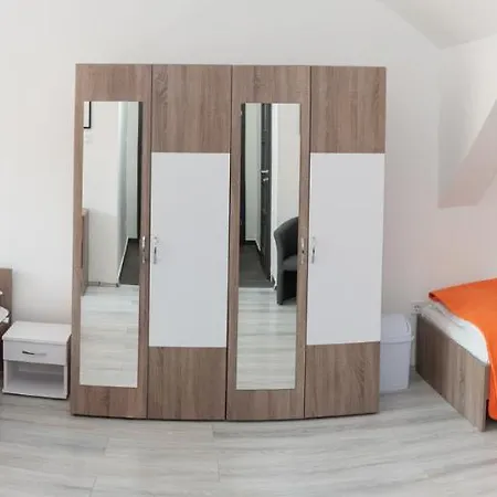 Kereszturi Vendeghaz Bed & Breakfast *